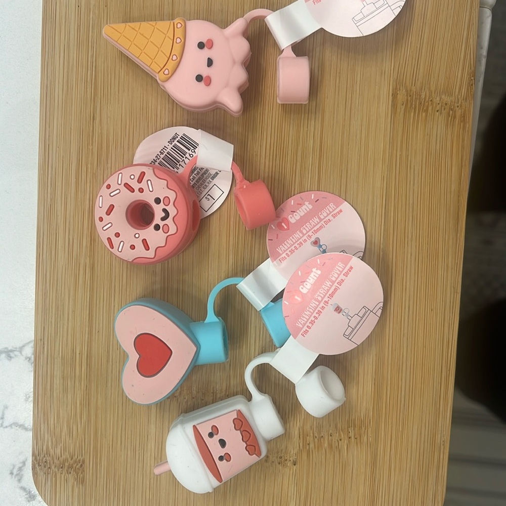 Valentine straw cover